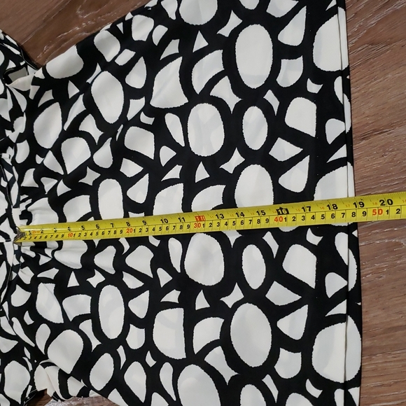 (M) George. Geometric Print Short Sleeve Slightly Sheer Blouse Business Casual - Picture 3 of 7